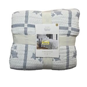 Threshold Matelasse‎ Christmas Quilt Set Snowflake 3pc Reversible Full/Queen